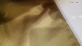 【美术老师露脸约炮】刚下课穿着丝袜来酒店找我挨操，完全露脸，真实对白