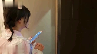 5K质量和60fPS让这个大鸡巴青少年剃光的阴户看起来很棒