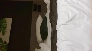 约了个极品人妻做爱之前先穿上情趣内衣跳段舞诱惑