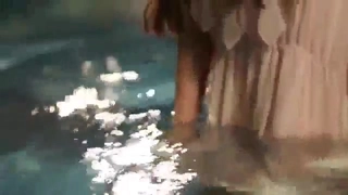 碎花裙yyds，她说：“老公2分钟就射了，都满足不了”