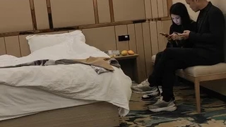 株洲房价出租屋身材满分的学生妹特别投入各种姿势爆艹