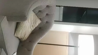 性感美腿女王轻轻吮吸脱下短袜的双脚