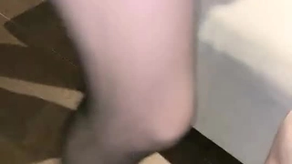 一脸幽怨的外围小姐姐 舔腿抠穴撩拨开心 一对极品美乳 又白又大又翘 佳人如此不能辜负