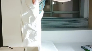 大学女孩Alana Summers被大鸡巴操她的阴道
