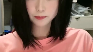 波哥载着单位的熟女少妇在自家的SUV里车震 那叫一个爽