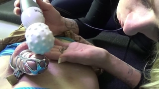丰满漂亮美女主播依依自慰穿着丝袜大力坐插自慰棒很淫荡